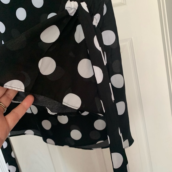 🎉 3 for $15 🎉 Harve Bernard polka dot blouse - Picture 4 of 7